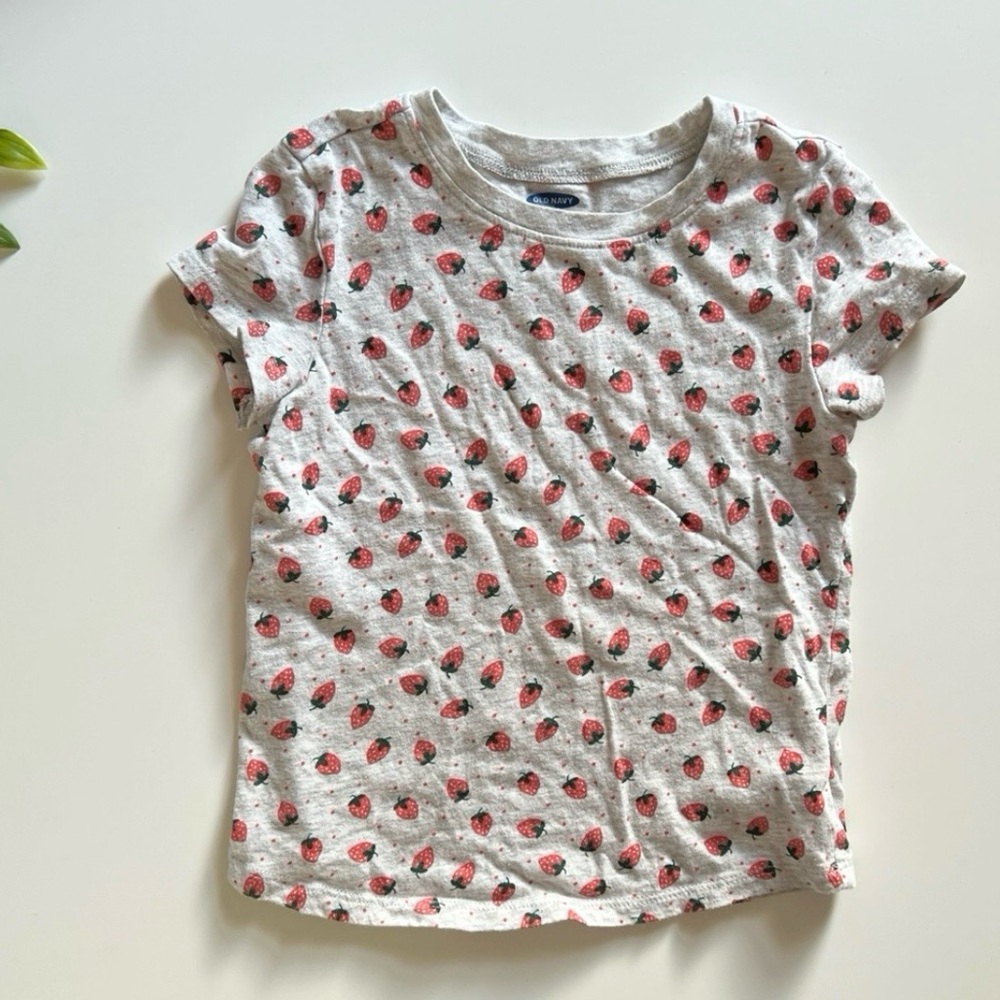 old navy tee